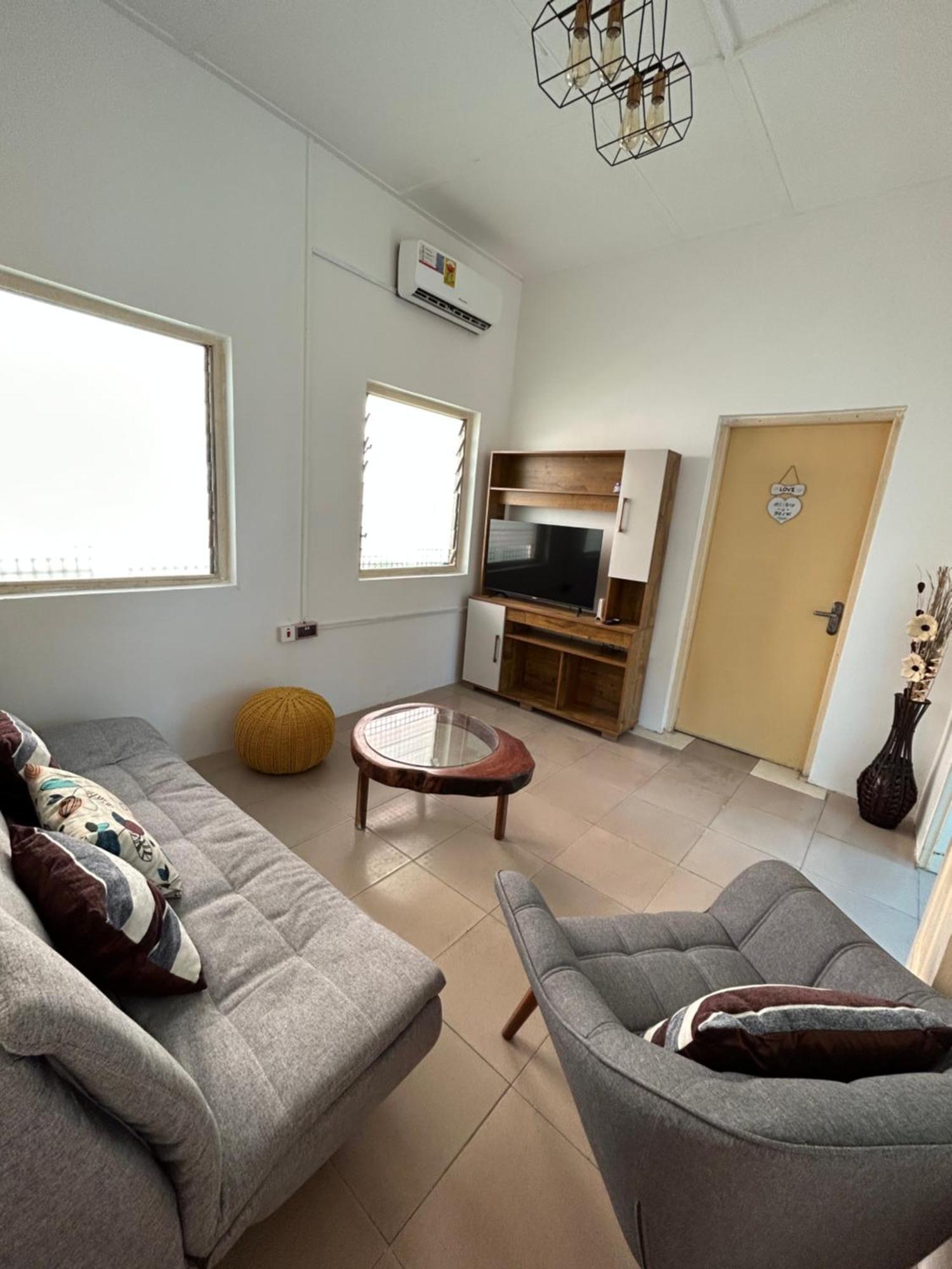 Big & Confortable House In Oxford Street Barnor Apartment Accra Luaran gambar